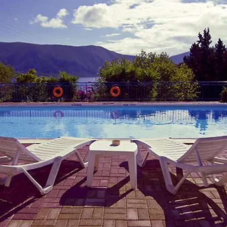 דירה Kaminakia Apartments-adults Only -walk Into A Tranquil Oasis Where Peace & Quiet Are Woven Into Every Breath -nestled Within A Serene Evergreen Cypress Forest, Each Opens Wide To The Endless Sea And A Sunbathed Pool Awaits To Soothe Your Se *