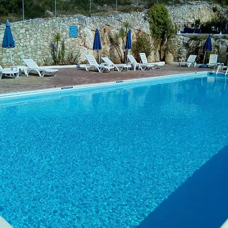 Kaminakia Apartments-adults Only -walk Into A Tranquil Oasis Where Peace & Quiet Are Woven Into Every Breath -nestled Within A Serene Evergreen Cypress Forest, Each Opens Wide To The Endless Sea And A Sunbathed Pool Awaits To Soothe Your Se Апартаменты Фискардон