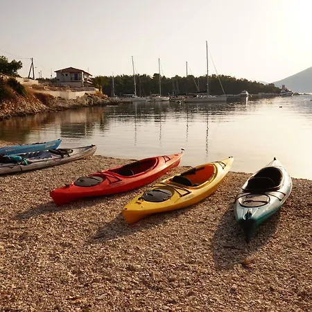 Kaminakia Apartments-adults Only -walk Into A Tranquil Oasis Where Peace & Quiet Are Woven Into Every Breath -nestled Within A Serene Evergreen Cypress Forest, Each Opens Wide To The Endless Sea And A Sunbathed Pool Awaits To Soothe Your Se Διαμέρισμα *
