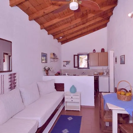 Kaminakia Apartments-adults Only -walk Into A Tranquil Oasis Where Peace & Quiet Are Woven Into Every Breath -nestled Within A Serene Evergreen Cypress Forest, Each Opens Wide To The Endless Sea And A Sunbathed Pool Awaits To Soothe Your Se Apartamento *